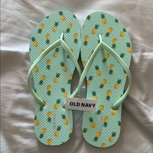 Old Navy Pineapple Flip-flops  sz 8